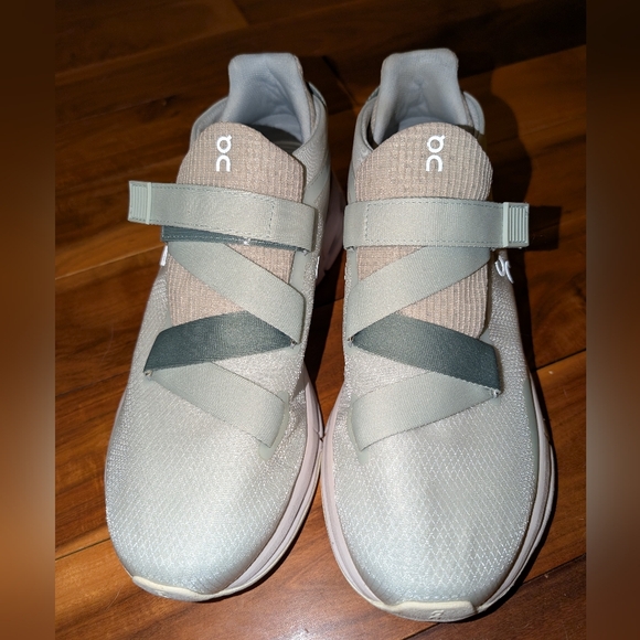 ON Cloud running cloudnova wrap leaf cumin 9.5 41 - Picture 3 of 8